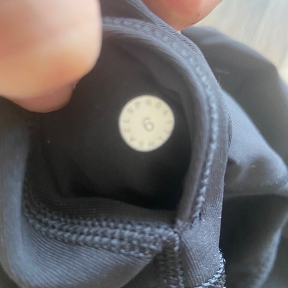 Lululemon legging with ribbing - Picture 4 of 5